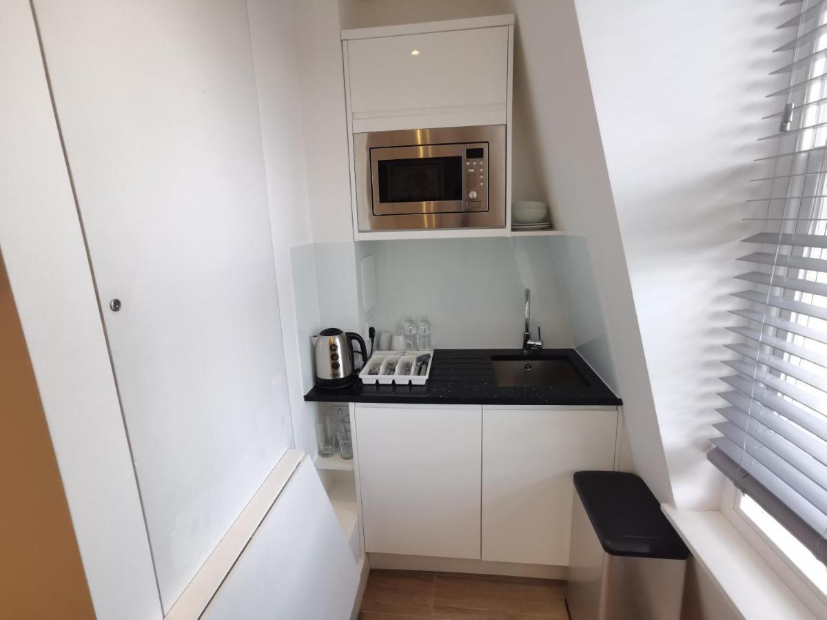 City Prime Apartments London Exterior foto A kitchenette in a hotel room