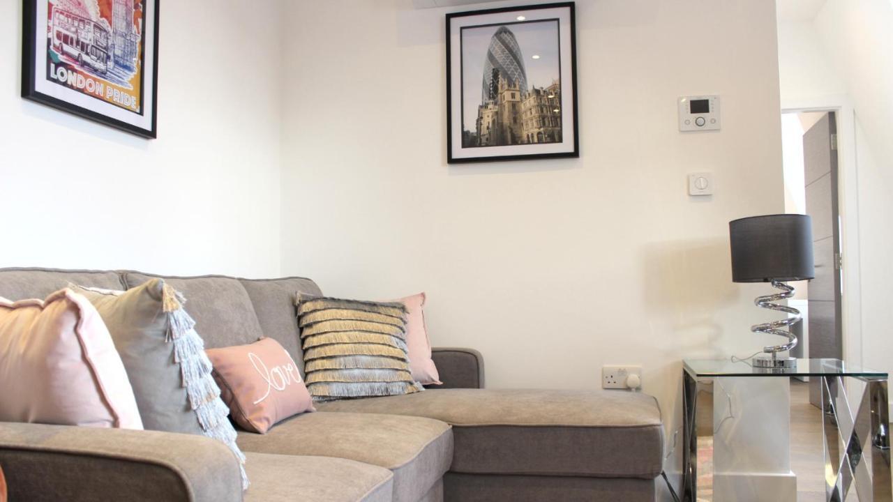 City Prime Apartments London Exterior foto A living room in a serviced apartment in London