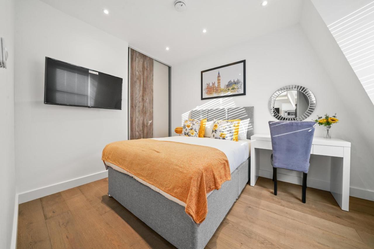 City Prime Apartments London Exterior foto A bedroom in a serviced apartment in London