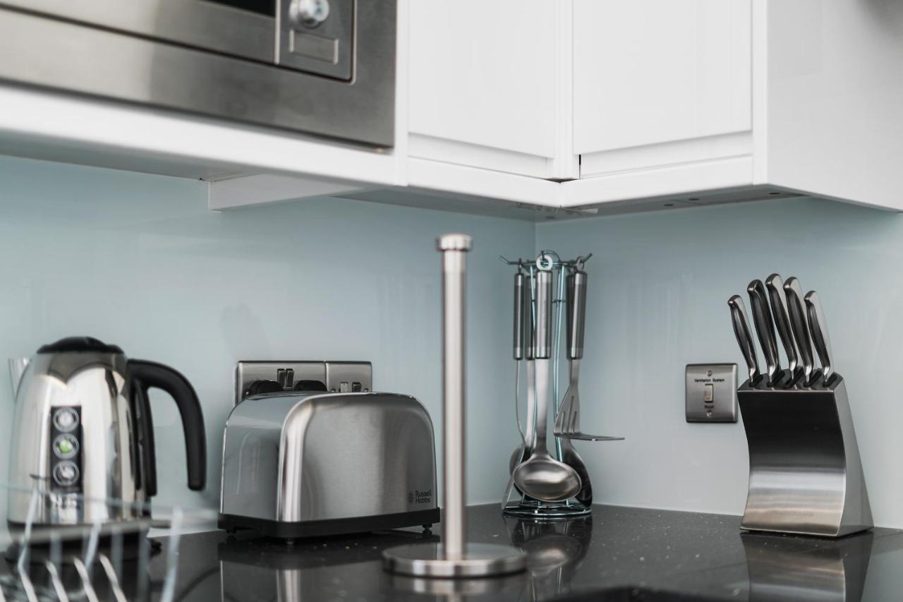City Prime Apartments London Exterior foto A vertical paper towel holder