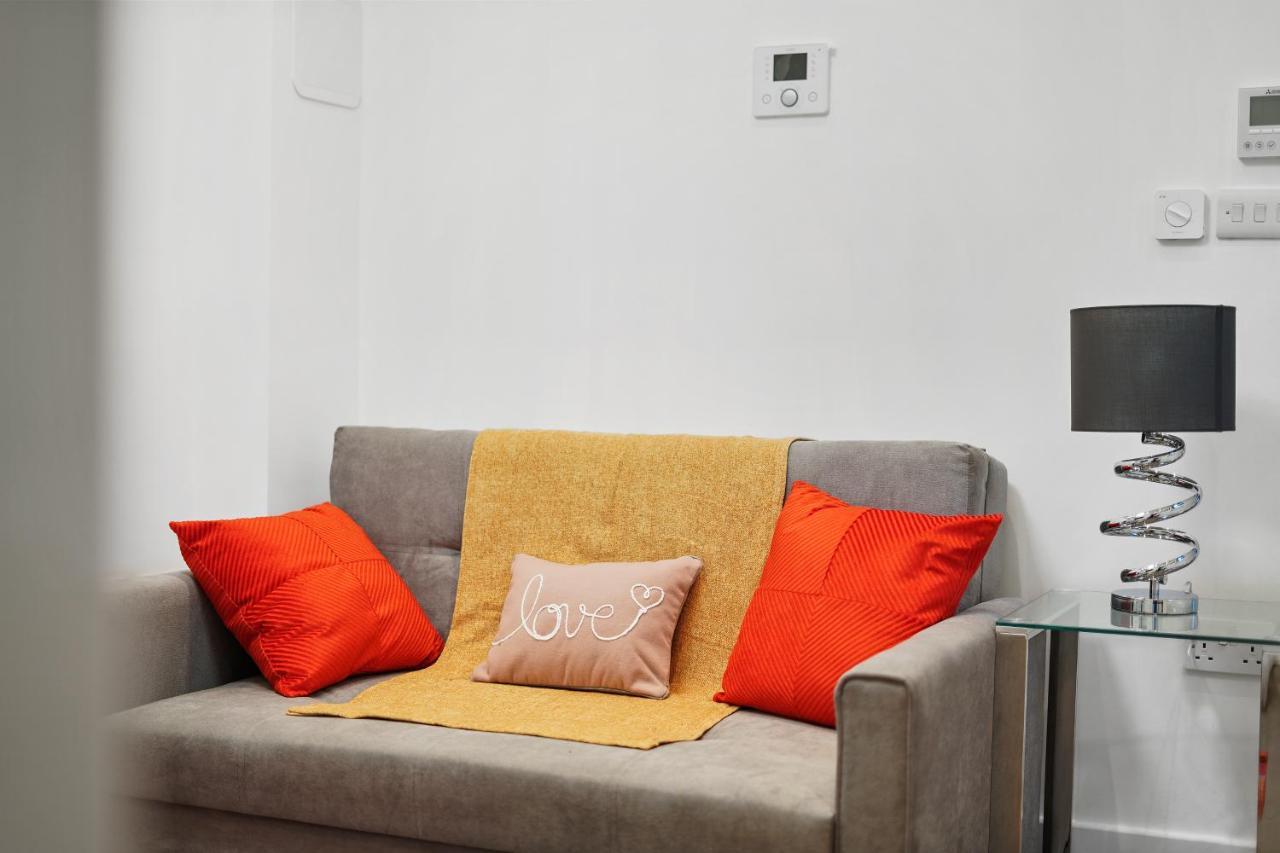 City Prime Apartments London Exterior foto A sofa